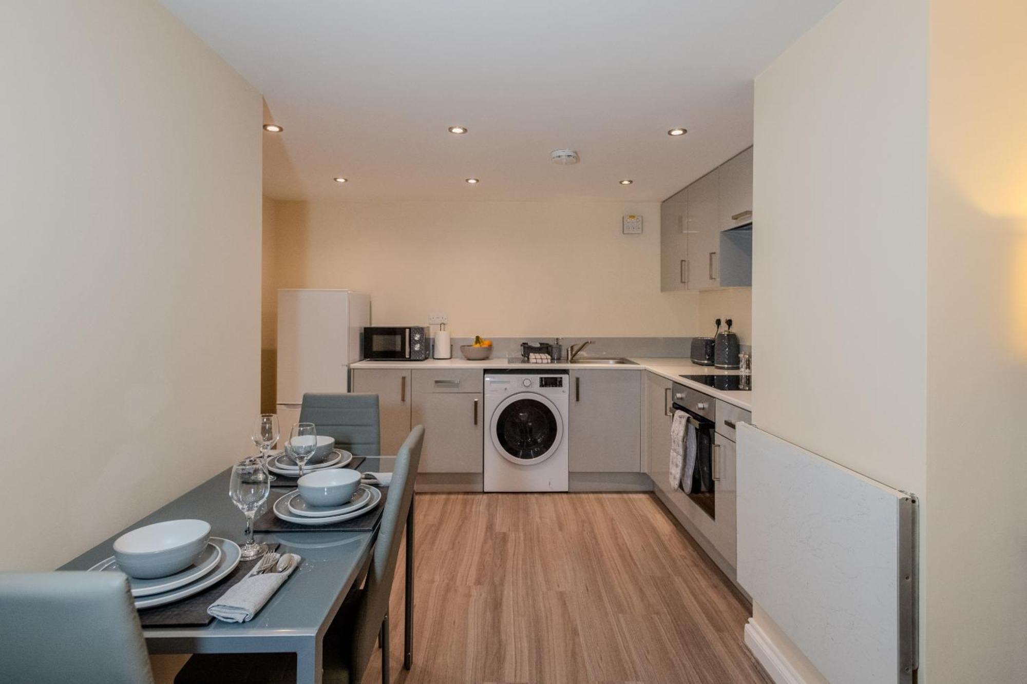Cosy 1 Bedroom Basement Apartment With Private Patio Area London Exterior foto